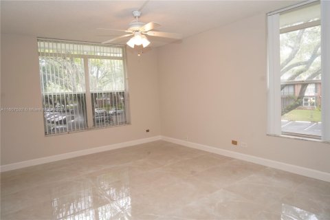 Condominio en venta en Lauderhill, Florida, 2 dormitorios, 117.06 m2 № 1726456 - foto 17