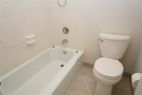 Condominio en venta en Lauderhill, Florida, 2 dormitorios, 117.06 m2 № 1726456 - foto 21