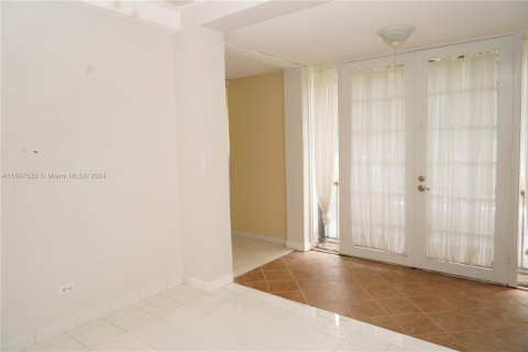 Condominio en venta en Lauderhill, Florida, 2 dormitorios, 117.06 m2 № 1726456 - foto 10