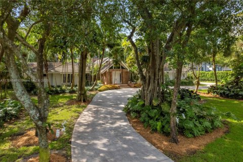 House in Coral Gables, Florida 6 bedrooms, 578.13 sq.m. № 1948526 - photo 2