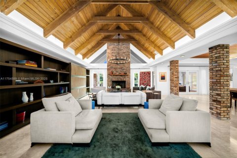 House in Coral Gables, Florida 6 bedrooms, 578.13 sq.m. № 1948526 - photo 5