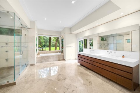 House in Coral Gables, Florida 6 bedrooms, 578.13 sq.m. № 1948526 - photo 19