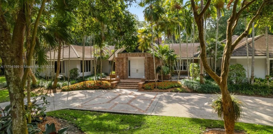 House in Coral Gables, Florida 6 bedrooms, 578.13 sq.m. № 1948526