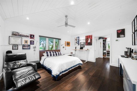House in Coral Gables, Florida 6 bedrooms, 578.13 sq.m. № 1948526 - photo 22