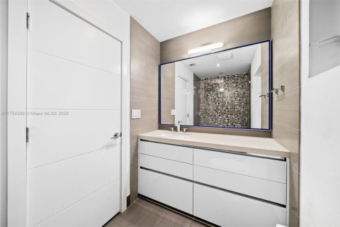House in Coral Gables, Florida 6 bedrooms, 578.13 sq.m. № 1948526 - photo 25
