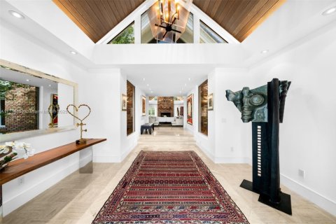 House in Coral Gables, Florida 6 bedrooms, 578.13 sq.m. № 1948526 - photo 3