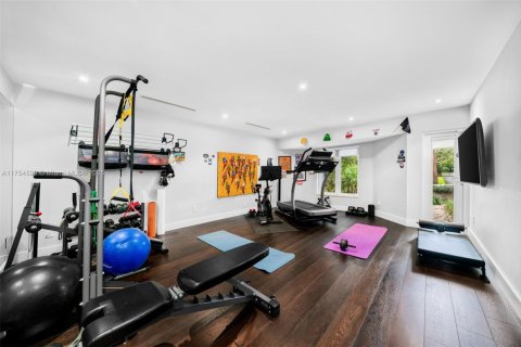 House in Coral Gables, Florida 6 bedrooms, 578.13 sq.m. № 1948526 - photo 20