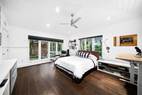 House in Coral Gables, Florida 6 bedrooms, 578.13 sq.m. № 1948526 - photo 21