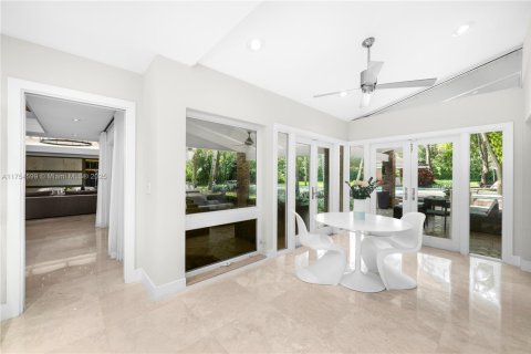 House in Coral Gables, Florida 6 bedrooms, 578.13 sq.m. № 1948526 - photo 11