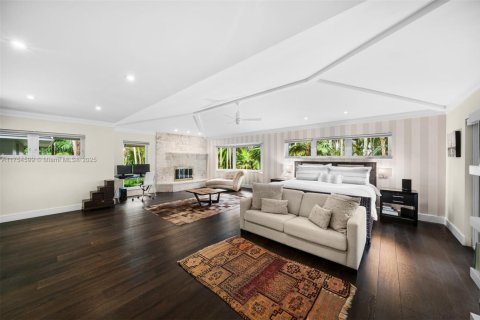 House in Coral Gables, Florida 6 bedrooms, 578.13 sq.m. № 1948526 - photo 18