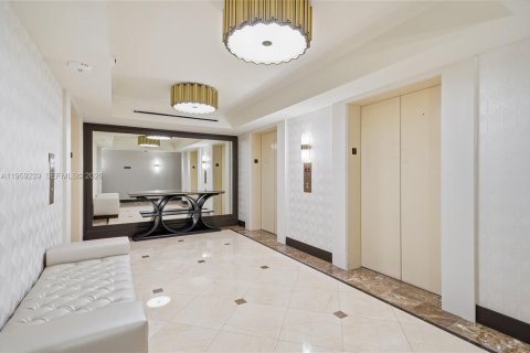 Снять в аренду кондоминиум в Бэл-Харбор, Флорида 2 спальни, 182.09м2, № 2080622 - фото 21
