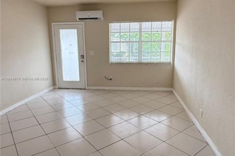 Купить кондоминиум в Майами-Бич, Флорида 35.58м2, № 2088871 - фото 8