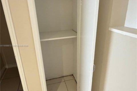 Купить кондоминиум в Майами-Бич, Флорида 35.58м2, № 2088871 - фото 11