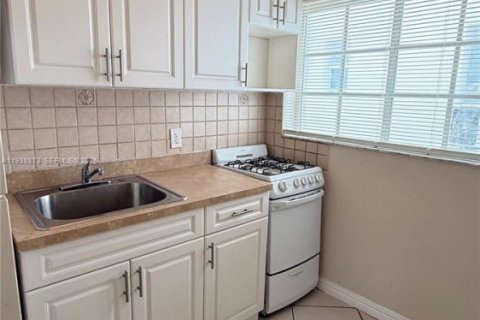 Купить кондоминиум в Майами-Бич, Флорида 35.58м2, № 2088871 - фото 16