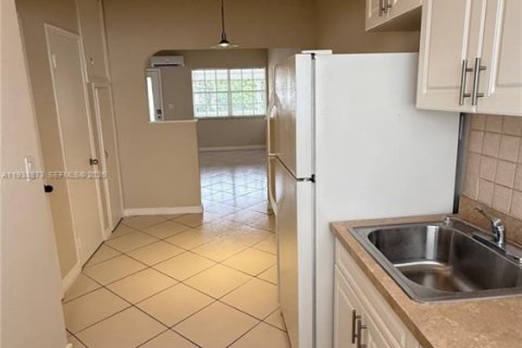 Купить кондоминиум в Майами-Бич, Флорида 35.58м2, № 2088871 - фото 17
