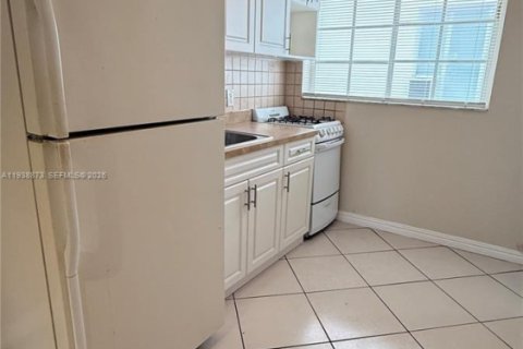 Купить кондоминиум в Майами-Бич, Флорида 35.58м2, № 2088871 - фото 15