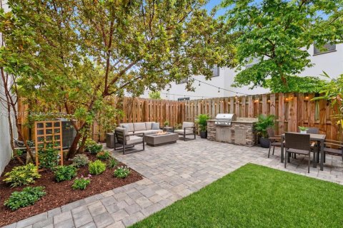 Townhouse in Homestead, Florida 3 bedrooms, 133.97 sq.m. № 2021950 - photo 26