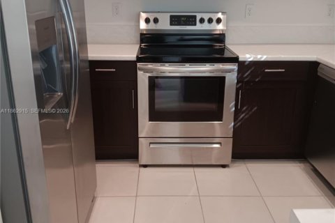 Touwnhouse à vendre à Homestead, Floride: 3 chambres, 133.97 m2 № 2021950 - photo 2