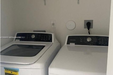 Touwnhouse à vendre à Homestead, Floride: 3 chambres, 133.97 m2 № 2021950 - photo 5