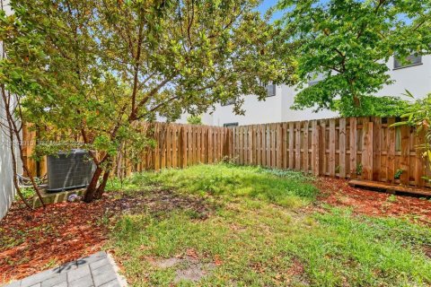 Townhouse in Homestead, Florida 3 bedrooms, 133.97 sq.m. № 2021950 - photo 25