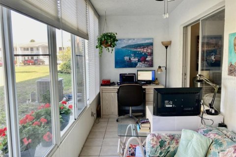 Condo in Bradenton, Florida, 1 bedroom  № 1899174 - photo 16