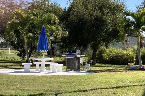 Condo in Bradenton, Florida, 1 bedroom  № 1899174 - photo 21