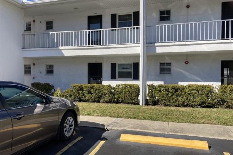 Condo in Bradenton, Florida, 1 bedroom  № 1899174 - photo 1