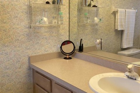 Condo in Bradenton, Florida, 1 bedroom  № 1899174 - photo 12