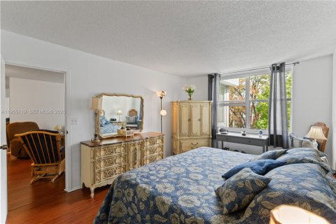 Condo in Lauderdale Lakes, Florida, 1 bedroom  № 2153384 - photo 18