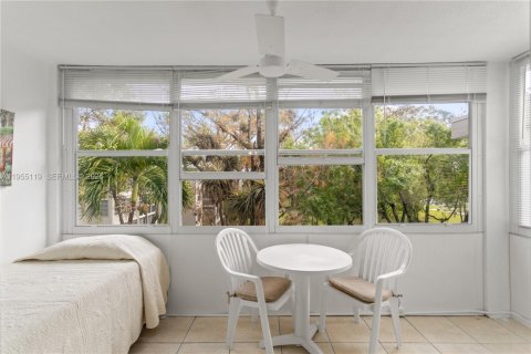 Condo in Lauderdale Lakes, Florida, 1 bedroom  № 2153384 - photo 16