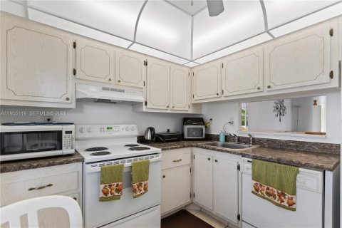 Condo in Lauderdale Lakes, Florida, 1 bedroom  № 2153384 - photo 1