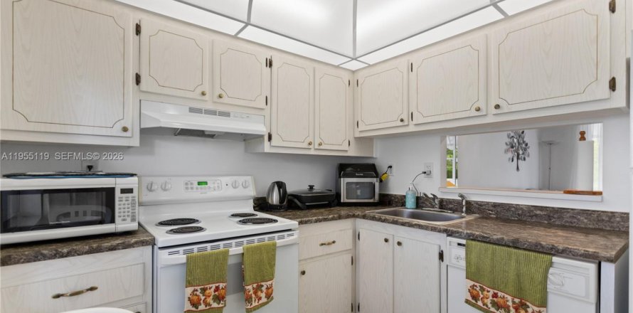 Condo in Lauderdale Lakes, Florida, 1 bedroom  № 2153384