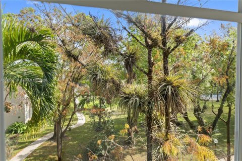 Condo in Lauderdale Lakes, Florida, 1 bedroom  № 2153384 - photo 26