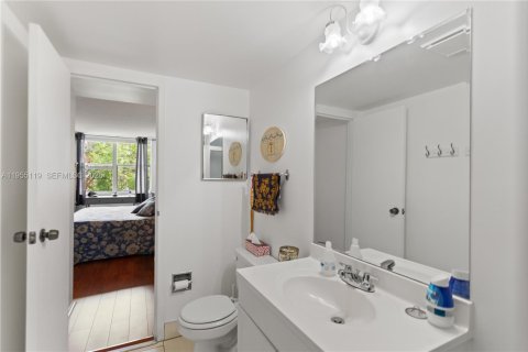 Condo in Lauderdale Lakes, Florida, 1 bedroom  № 2153384 - photo 23