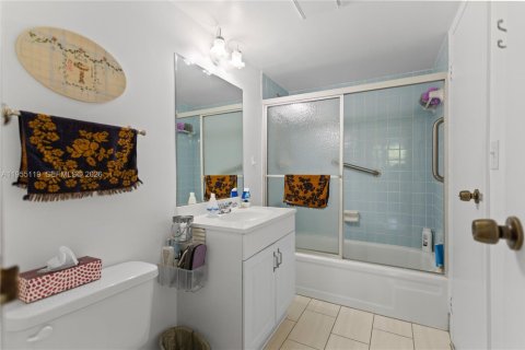 Condo in Lauderdale Lakes, Florida, 1 bedroom  № 2153384 - photo 22