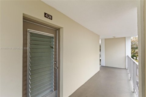 Condo in Lauderdale Lakes, Florida, 1 bedroom  № 2153384 - photo 25