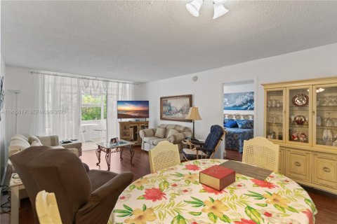 Condo in Lauderdale Lakes, Florida, 1 bedroom  № 2153384 - photo 7