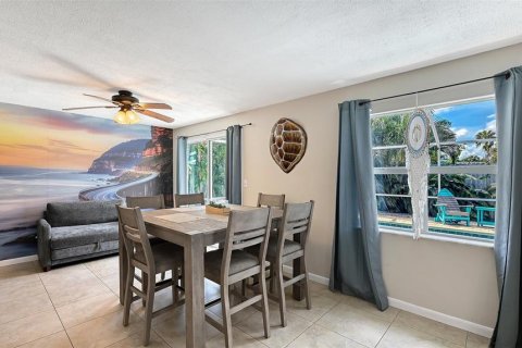 House in Sarasota, Florida 3 bedrooms, 130.06 sq.m. № 2353519 - photo 7