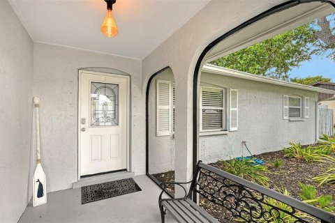 House in Sarasota, Florida 3 bedrooms, 130.06 sq.m. № 2353519 - photo 27