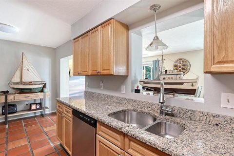 House in Sarasota, Florida 3 bedrooms, 130.06 sq.m. № 2353519 - photo 5
