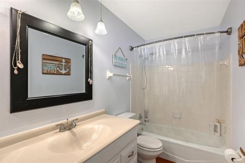 House in Sarasota, Florida 3 bedrooms, 130.06 sq.m. № 2353519 - photo 15
