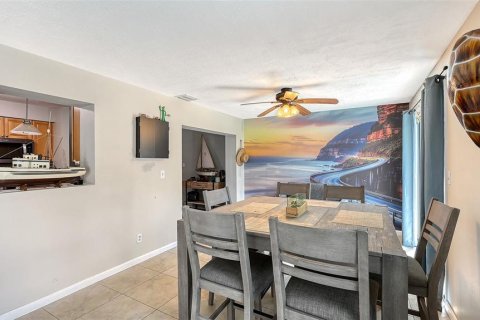 House in Sarasota, Florida 3 bedrooms, 130.06 sq.m. № 2353519 - photo 8