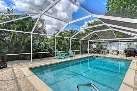 House in Sarasota, Florida 3 bedrooms, 130.06 sq.m. № 2353519 - photo 23