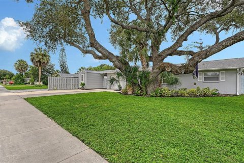 House in Sarasota, Florida 3 bedrooms, 130.06 sq.m. № 2353519 - photo 28