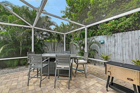 House in Sarasota, Florida 3 bedrooms, 130.06 sq.m. № 2353519 - photo 24