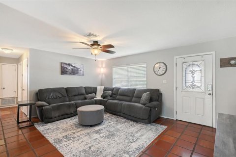 House in Sarasota, Florida 3 bedrooms, 130.06 sq.m. № 2353519 - photo 2