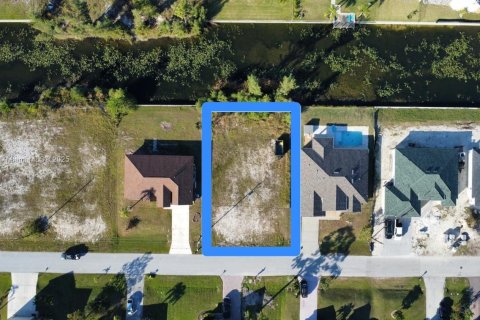 Terreno en venta en Cape Coral, Florida № 1949743 - foto 1