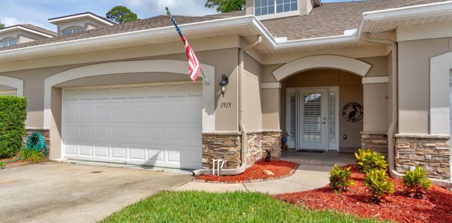 Townhouse in New Smyrna Beach, Florida 3 bedrooms, 160.35 sq.m. № 2100978