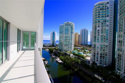Copropriété à louer à Sunny Isles Beach, Floride: 3 chambres, 175.77 m2 № 1804437 - photo 2