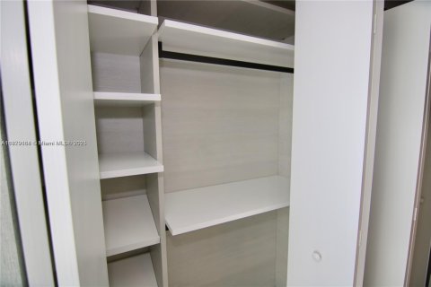 Copropriété à louer à Sunny Isles Beach, Floride: 3 chambres, 175.77 m2 № 1804437 - photo 29